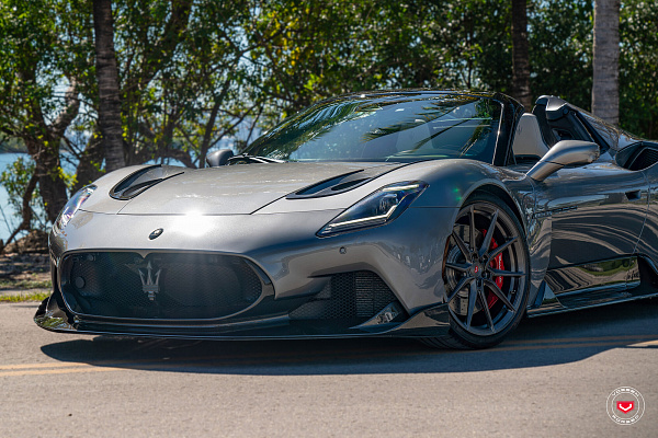 Фото дисков Vossen EVO-2 Глянцевый темный лак на Maserati MC20