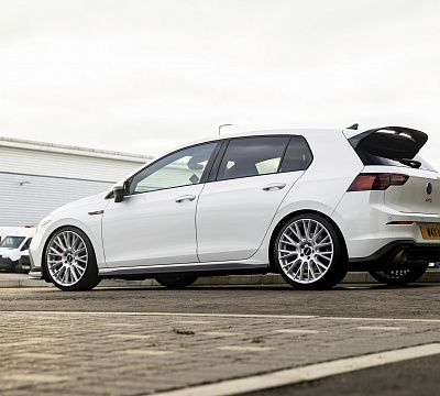 Фото дисков Rotiform LSE на Volkswagen Golf VIII