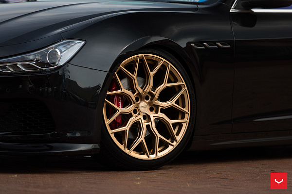 Фото дисков Vossen HF-2 Глянцевое золото на Maserati Ghibli
