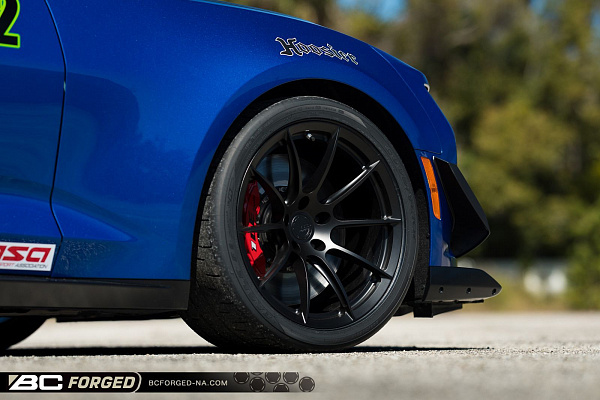 Фото дисков BC Forged KL13 Черный матовый на Chevrolet Camaro VI
