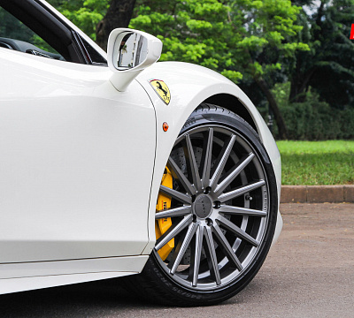 Фото дисков Vossen VFS-2 на Ferrari 458
