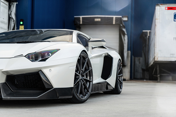 Фото дисков Anrky AN28 Глянцевый графит на Lamborghini Aventador