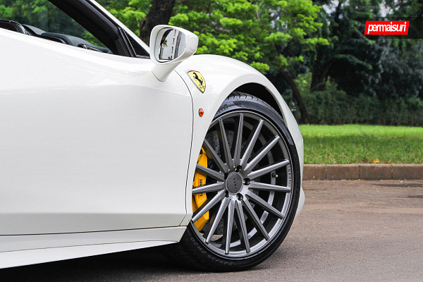 Фото дисков Vossen VFS-2 Глянцевый графит на Ferrari 458