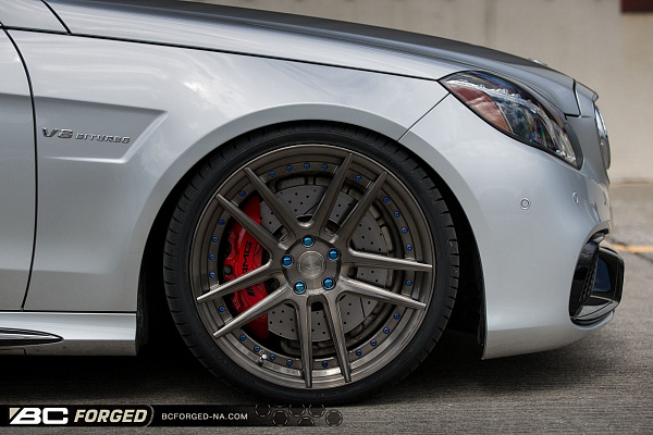 Фото дисков BC Forged HCS01 Глянцевый темный лак на Mercedes-Benz E-Class (W212, S212, C207)