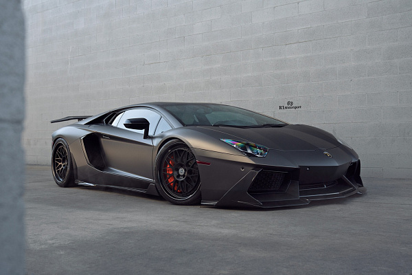 Фото дисков HRE 300 Черный сатин на Lamborghini Aventador