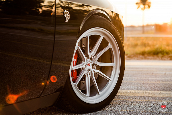 Фото дисков Vossen ML-X2 Сатиновый лак на Dodge Challenger III