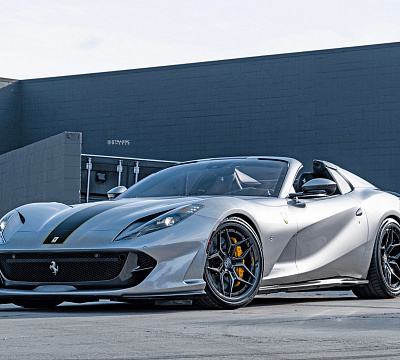 Фото дисков Strasse Wheels SV5R Deep Concave FS на Ferrari 812