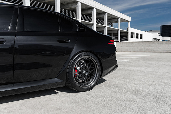 Фото дисков HRE 300 Черный сатин на BMW 5/M5 (G60/G90)