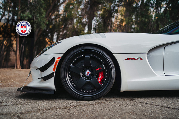 Фото дисков HRE C105 Черный сатин на Dodge Viper