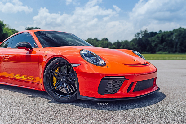 Фото дисков Strasse Wheels SV2 Deep Concave Monoblock Черный глянец на Porsche 911 VII