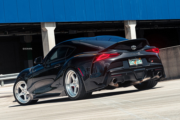 Фото дисков Strasse Wheels S5 Track Глянцевый лак на Toyota Supra A90