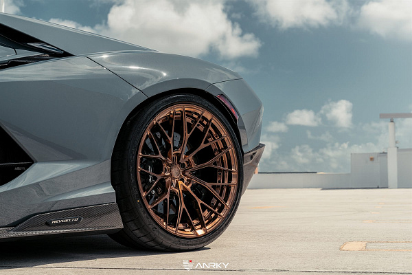 Фото дисков Anrky AN20 Глянцевая темная медь на Lamborghini Revuelto