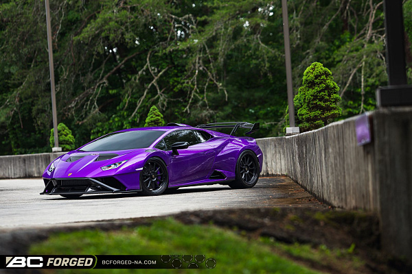 Фото дисков BC Forged TD01 Черный глянец на Lamborghini Huracan