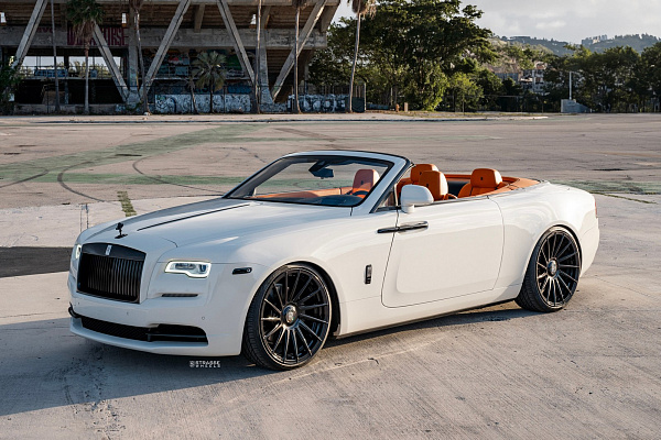 Фото дисков Strasse Wheels SV15T Deep Concave Duoblock RR Черный глянец на Rolls-Royce Ghost I