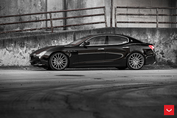 Фото дисков Vossen VFS-2 Глянцевый графит на Maserati Ghibli