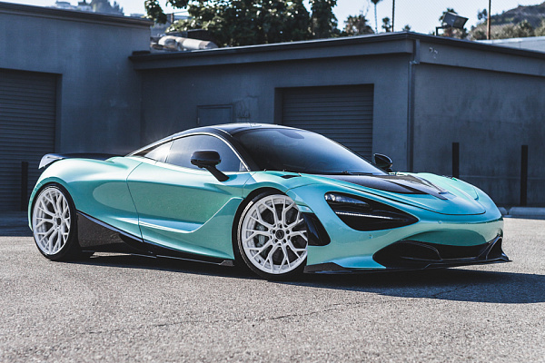 Фото дисков Brixton Forged PF10 Белый глянец на McLaren 720S