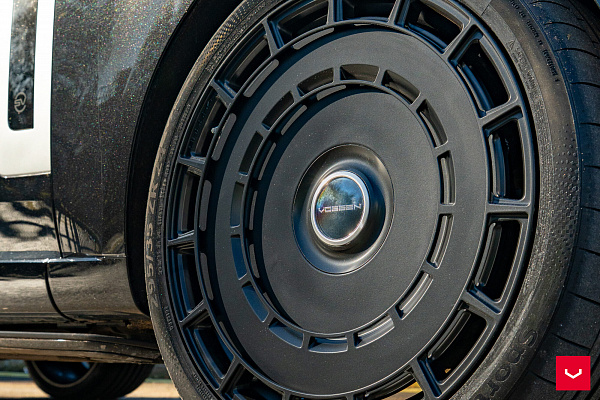 Фото дисков Vossen HF-9 Черный сатин на Land Rover Range Rover V