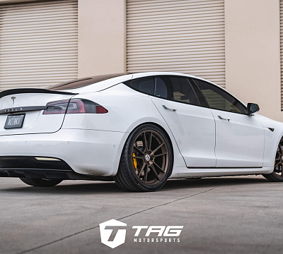 Фото дисков HRE FF04 на Tesla Model S