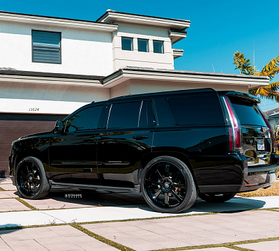 Фото дисков Strasse Wheels T8 Signature на Cadillac Escalade III