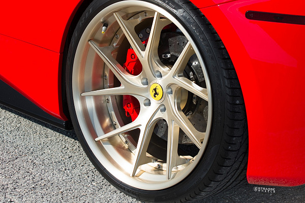 Фото дисков Strasse Wheels SM5RT Deep Concave FS Сатиновая шампань на Ferrari 488