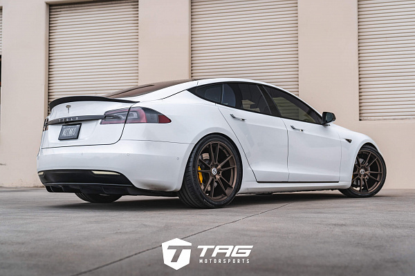 Фото дисков HRE FF04 Сатиновая бронза на Tesla Model S
