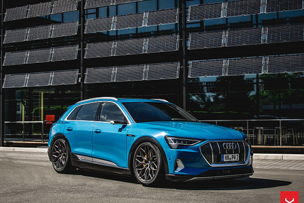 Фото дисков Vossen HF-2 Сатиновый графит на Audi E-tron