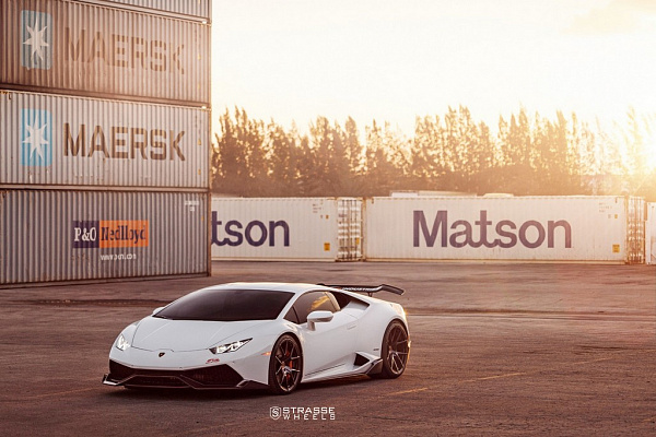 Фото дисков Strasse Wheels SM5R Deep Concave Monoblock Черный глянец на Lamborghini Huracan