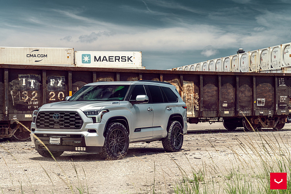 Фото дисков Vossen HF6-5 Черный глянец на Toyota Sequoia III
