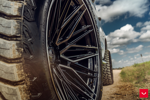 Фото дисков Vossen HF6-5 Черный глянец на Chevrolet Silverado IV