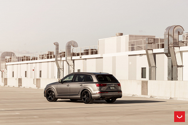 Фото дисков Vossen HF-1 Глянцевый темный лак на Audi Q7 (4M)