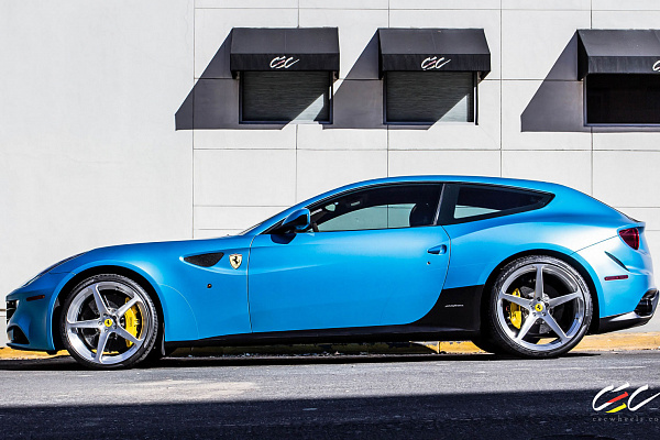 Фото дисков CEC C884 Глянцевый лак на Ferrari FF