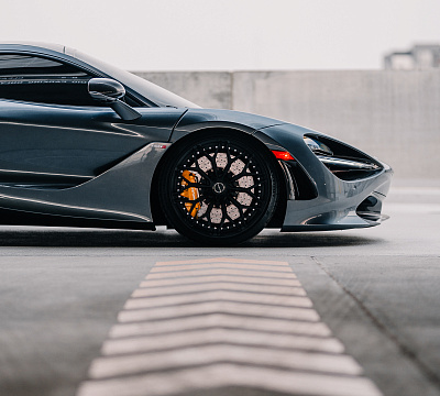 Фото дисков Brixton Forged CM6-R на McLaren 720S