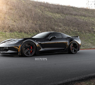 Фото дисков Strasse Wheels SP5R Deep Concave Monoblock на Chevrolet Corvette C7
