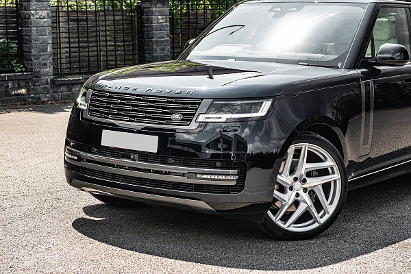 Фото дисков Kahn Type 52 RS Сатиновый лак на Range Rover V