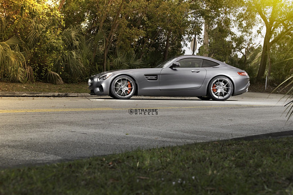 Фото дисков Strasse Wheels SM5R Deep Concave Monoblock Сатиновый темный лак на Mercedes-Benz AMG GT I