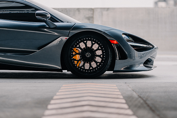 Фото дисков Brixton Forged CM6-R Черный сатин на McLaren 720S