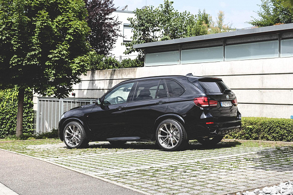 Фото дисков HRE P204 Глянцевый темный лак на BMW 5/M5 (F10)