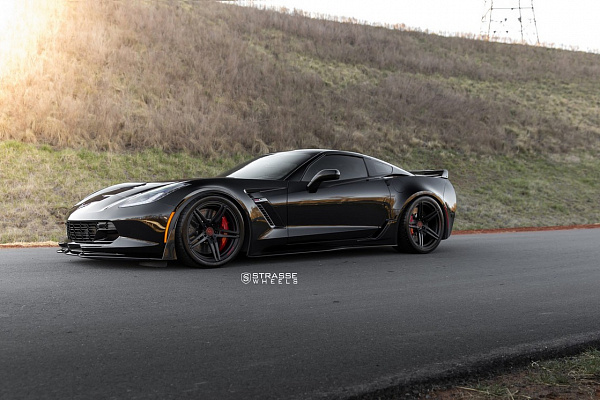 Фото дисков Strasse Wheels SP5R Deep Concave Monoblock Черный сатин на Chevrolet Corvette C7