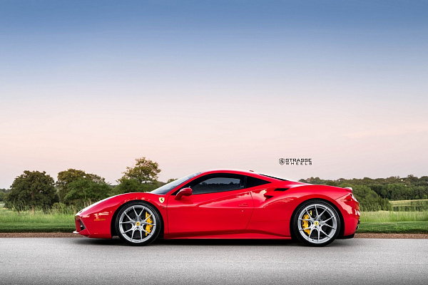 Фото дисков Strasse Wheels SM5R Deep Concave Monoblock Глянцевый лак на Ferrari 488