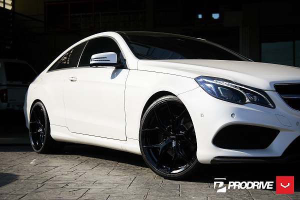 Фото дисков Vossen HF-5 Черный глянец на Mercedes-Benz E-Class (W212, S212, C207)
