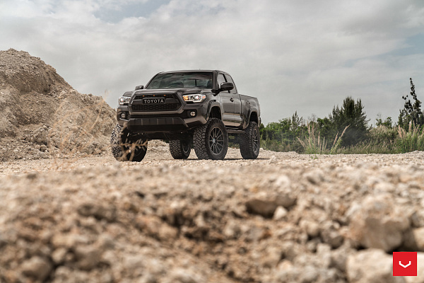 Фото дисков Vossen HF6-1 Черный сатин на Toyota Tacoma III