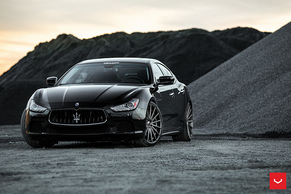 Фото дисков Vossen VFS-2 Глянцевый графит на Maserati Ghibli