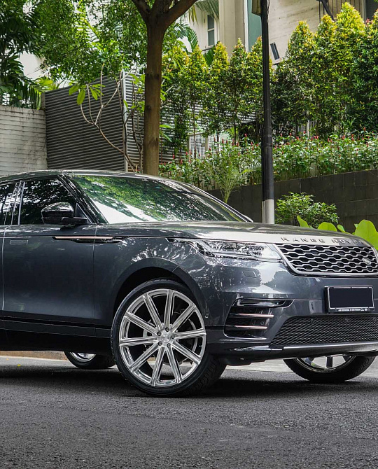 Фото дисков UV-2 Глянцевый лак на Land Rover Range Rover Velar