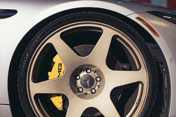 Фото дисков Brixton Forged RS01 Серебро на Mercedes-Benz SL (R232)