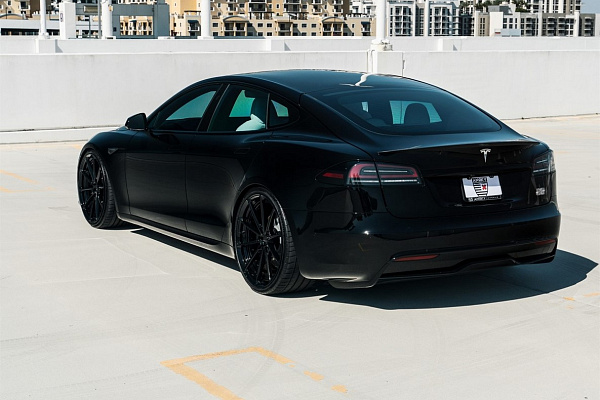 Фото дисков Anrky AN28 Черный глянец на Tesla Model S