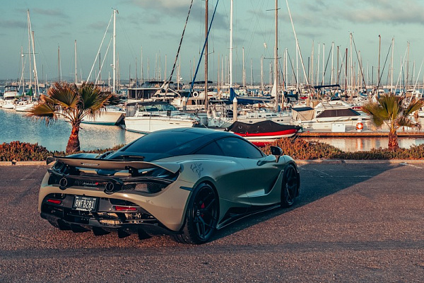 Фото дисков Brixton Forged PF7 Черный сатин на McLaren 720S