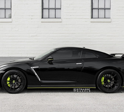 Фото дисков Strasse Wheels SV1 Deep Concave Monoblock на Nissan GT-R