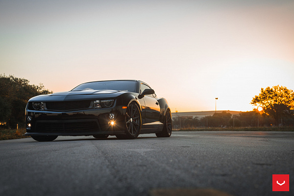 Фото дисков Vossen VFS-10 Глянцевый графит на Chevrolet Camaro V