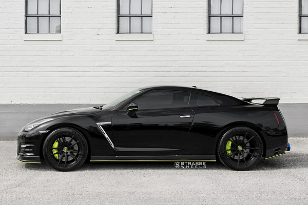 Фото дисков Strasse Wheels SV1 Deep Concave Monoblock Черный сатин на Nissan GT-R
