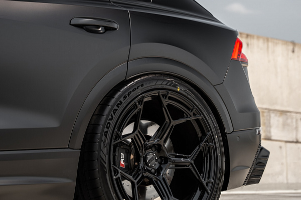 Фото дисков Radi8 R804 Черный глянец на Audi Q8